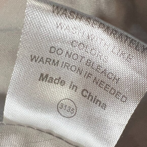 ๐Beautiful Floral Red Roses Long Sleeveless V- Neckline Plus Size Top - Picture 13 of 14